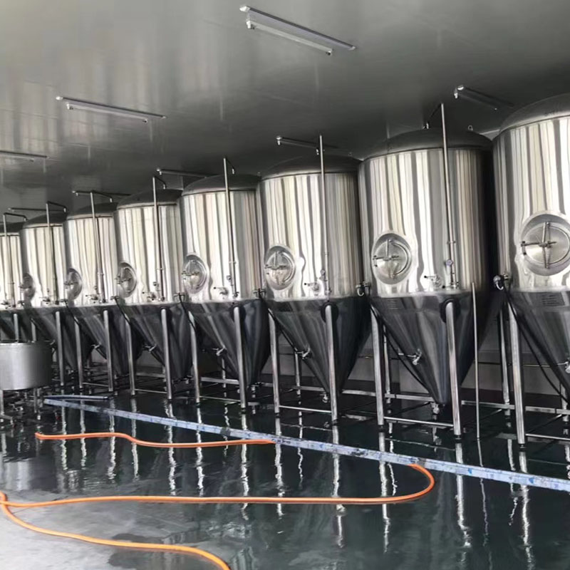 三台小型啤酒设备